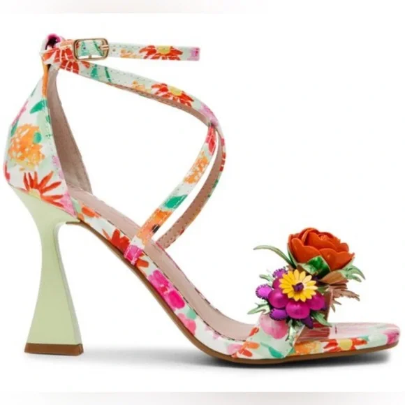 NWOB Betsey Johnson Malorie Strappy Sandal - Picture 4 of 6